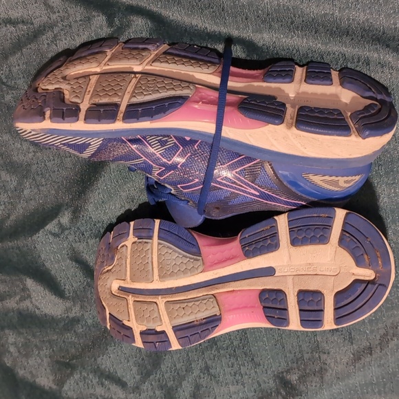 Like new Asics runners - Picture 3 of 5